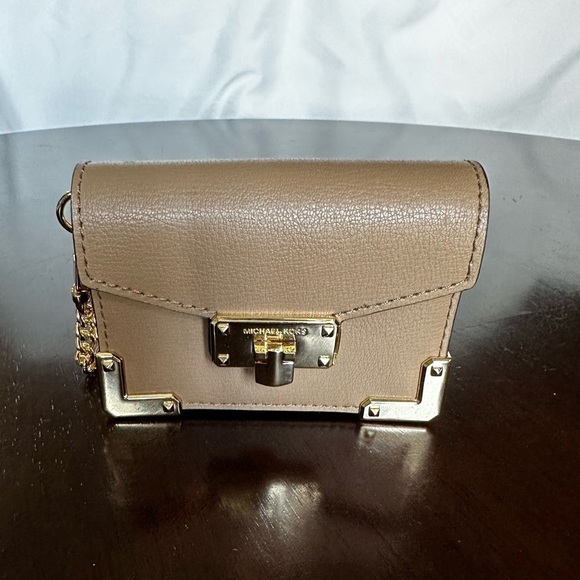 Michael Kors Handbags - Michael Kors NWOT Accordion Leather Card Holder